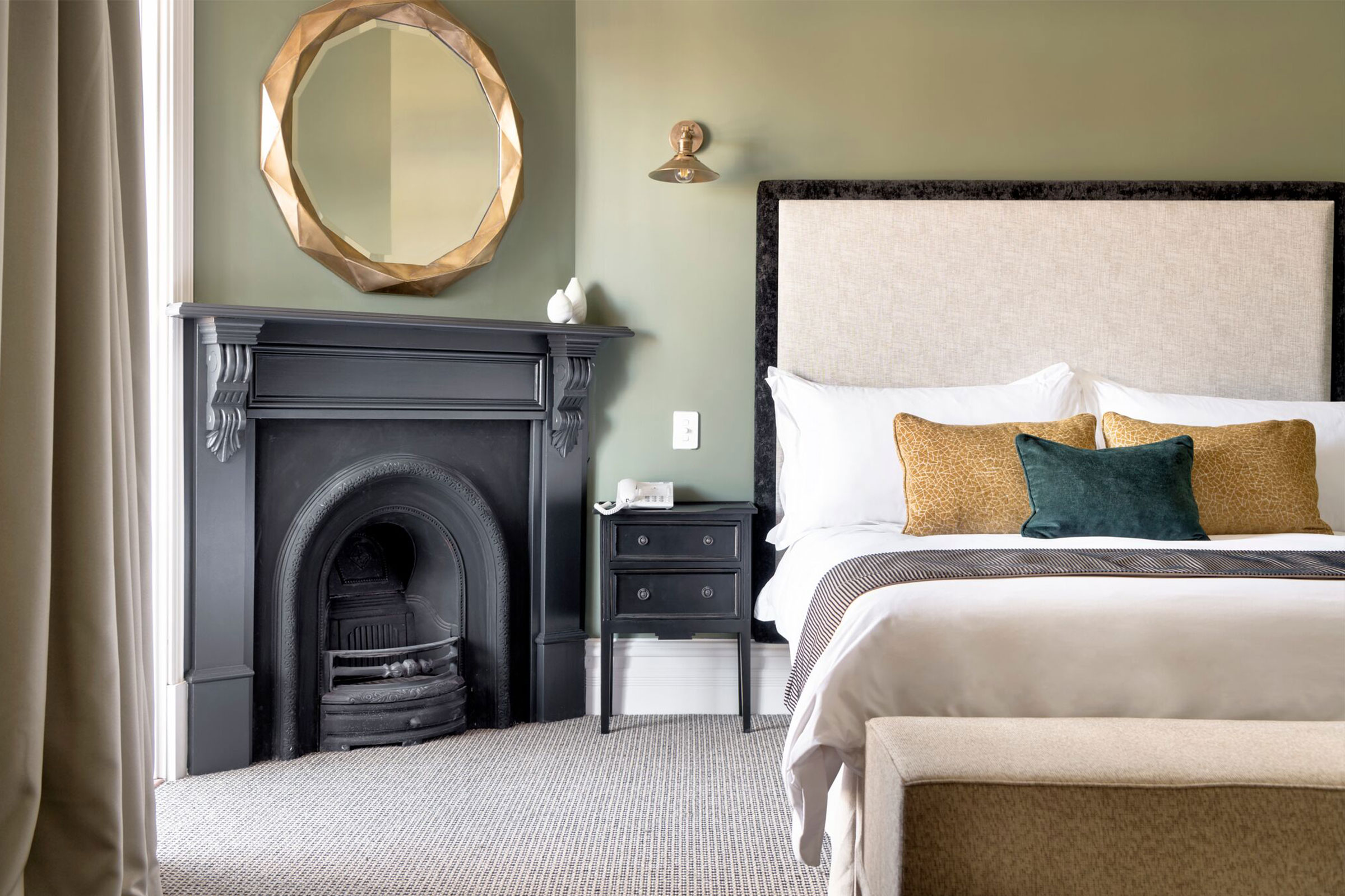 deluxe-queen-balcony-fp