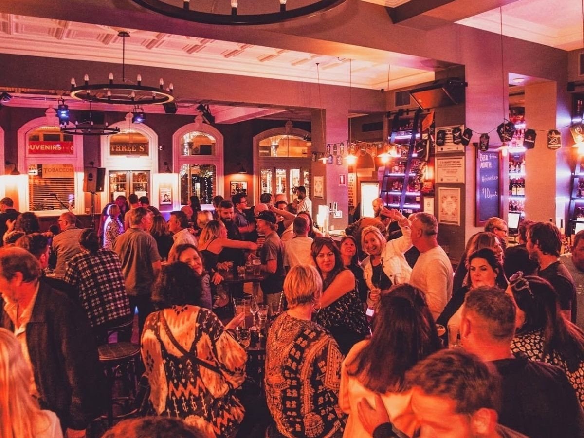 live-music-front-bar